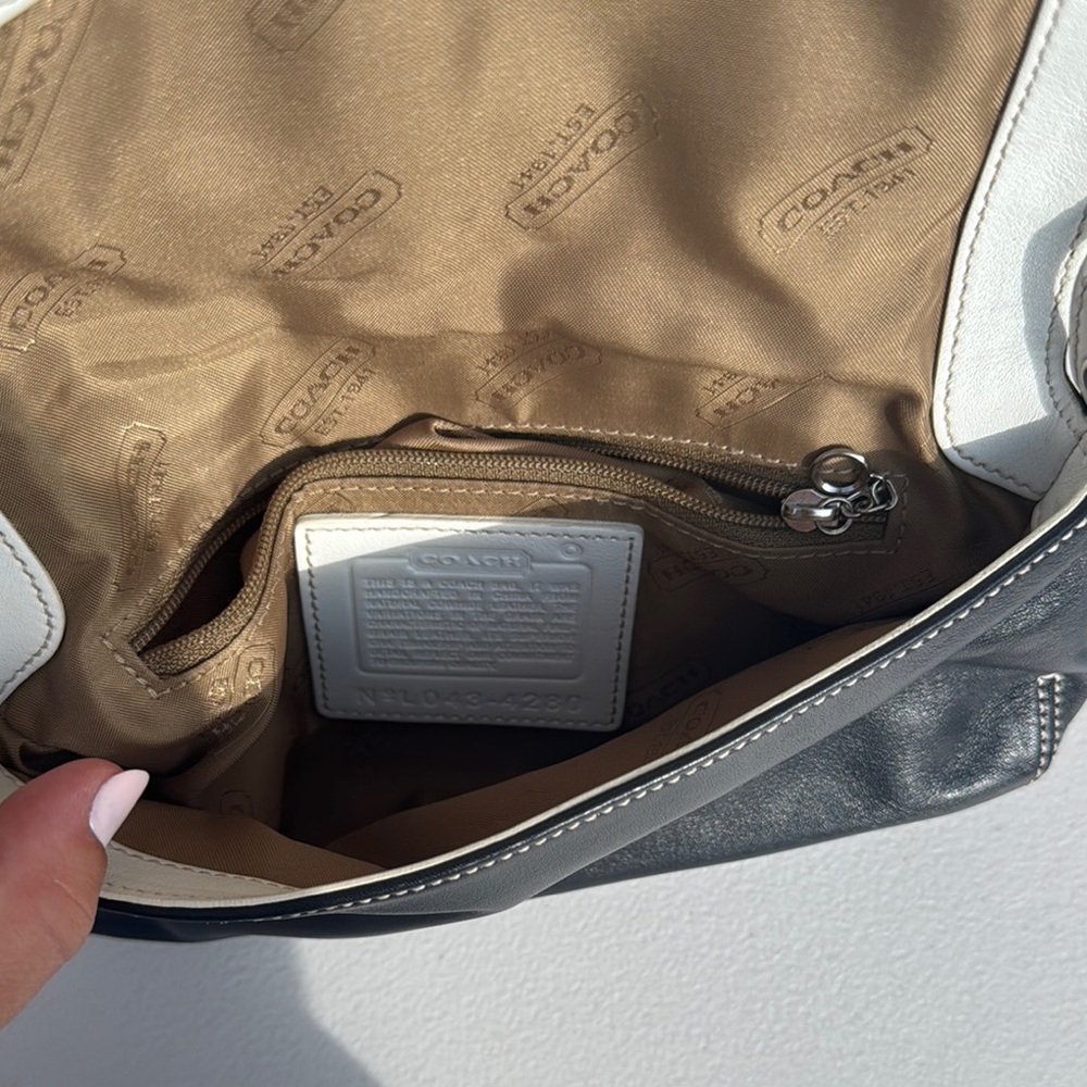 Coach Vintage 2004 Elegant Navy and White Women's Crossbody Bag - Picture 7 of 7